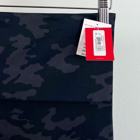 NWT Spanx Look At Me Now Camo Cropped High Waisted Leggings - Picture 7 of 10